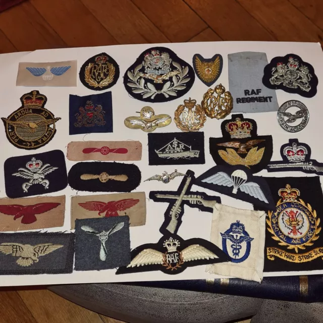 31 RAF Royal Air Force Badges In Good Condition Militaria