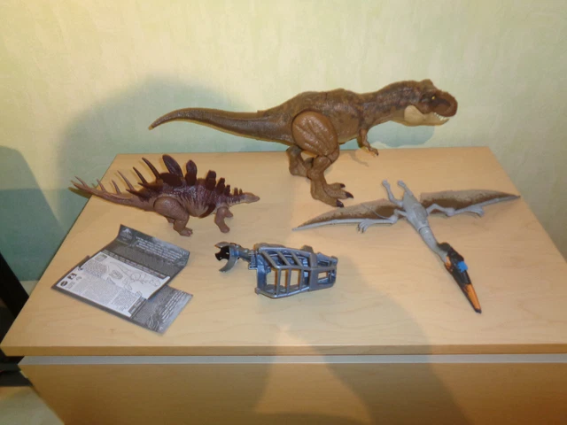 JURASSIC WORLD CAMP Cretaceous Tyrannosaurus Kentrosaurus Pierce ...
