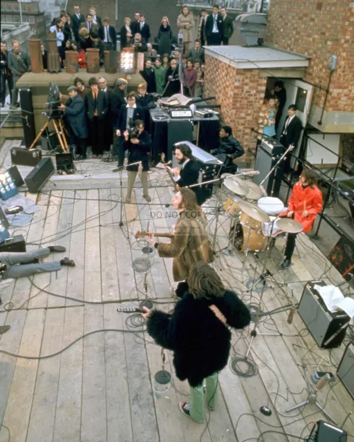 "The Beatles" On A Rooftop For Final Public Performance - 8X10 Photo (Ep-923)