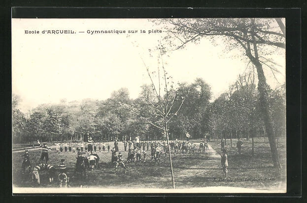CPA Arcueil, L´Ecole, Gymnastique sur la piste
