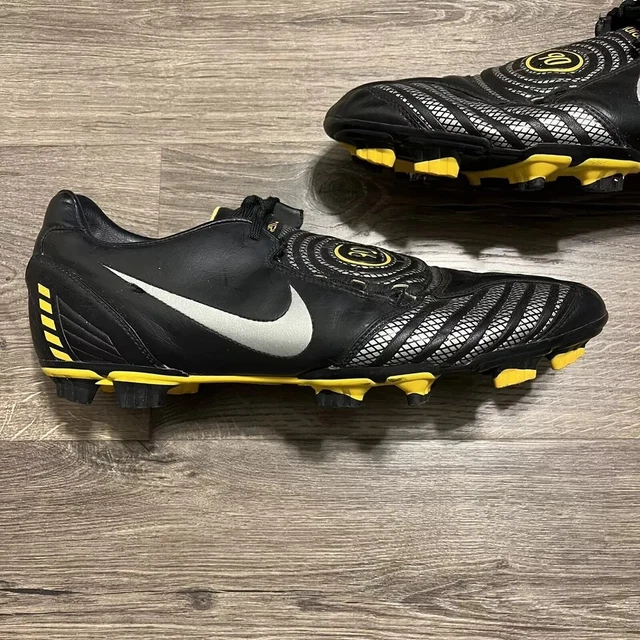 Nike 90 crampons hotsell