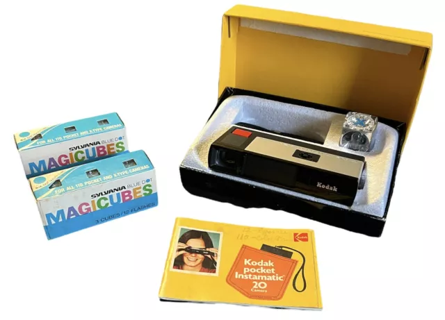 De Colección 1972 Bolsillo Kodak Instamatic 20 Cámara En Caja Con 2 Paquetes Magicubes