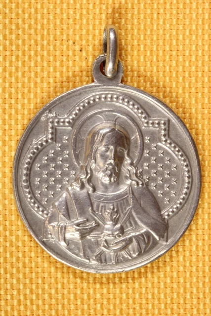 Aparición De La Virgen En Lourdes – Francia | Reina Del Cielo