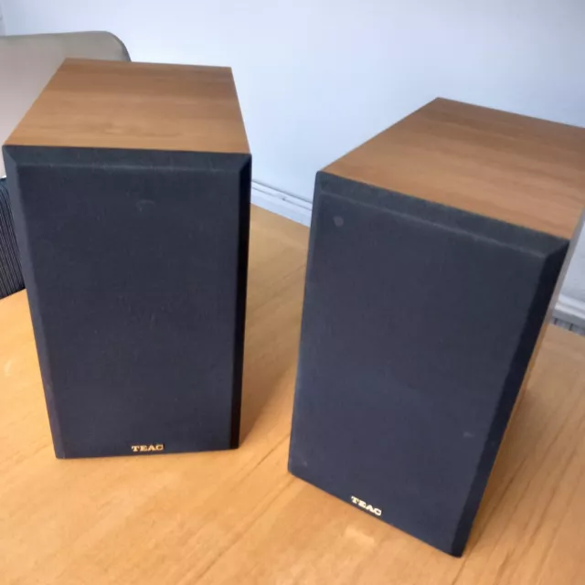 TEAC LS  300U book-shelf speakers X 2. 90W, EXCELLENT CONDITION