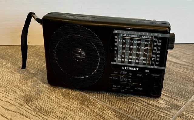 Trident M-202 World Receiver AM/FM Radio 12-Band Vintage 1980’s Trident M-202 World Receiver AM/FM Radio 12-Band Vintage 1980’s