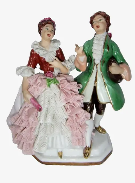 Biscuit polychrome porcelaine figurine Dresden Saxe couronne couple dentelle