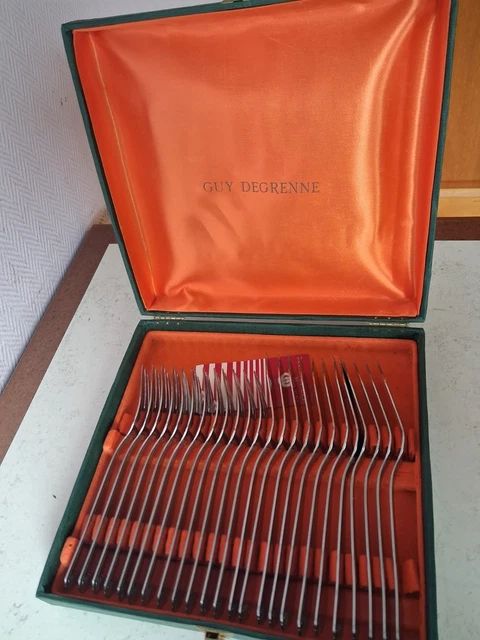 Guy Degrenne - Ménagère de couverts de table en coffret... | Barnebys