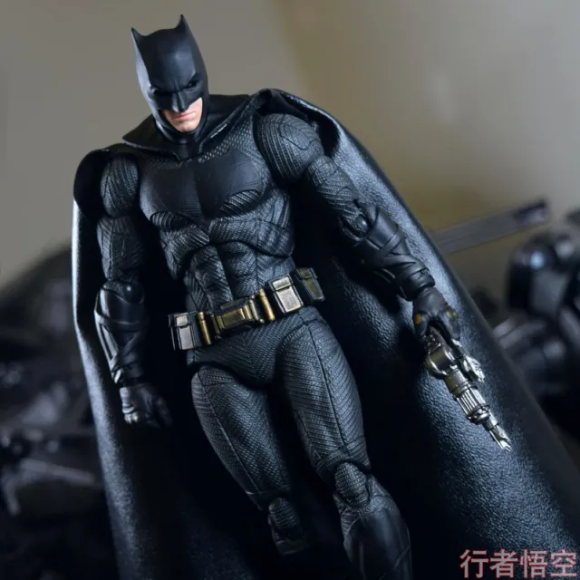 Mafex 056 DC Comics Justice League Batman PVC Action Figure Toy New in Box