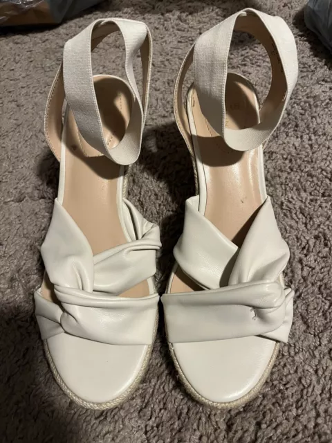 Bandolino Womens Wedge Sandals Cream Size 8.5 M