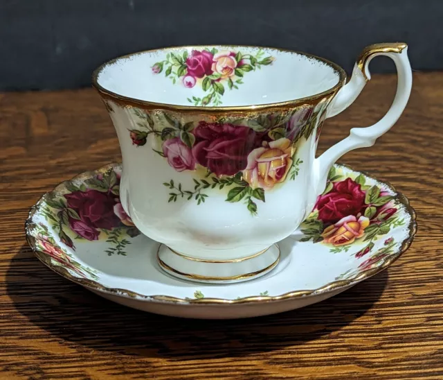 Vintage Royal Albert Bone China Old Country Roses Tea Cup & Saucer Set - England