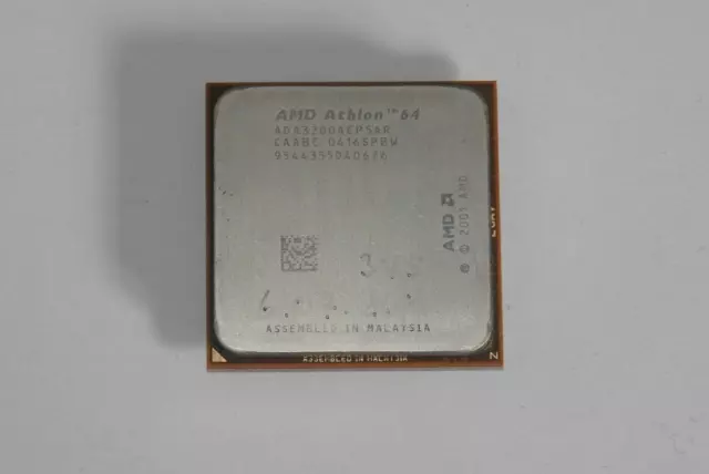 AMD Athlon 64 3200+ 2GHz (ADA3200AEP5AR) Prozessor Sockel 754 + Wärmeleitpaste