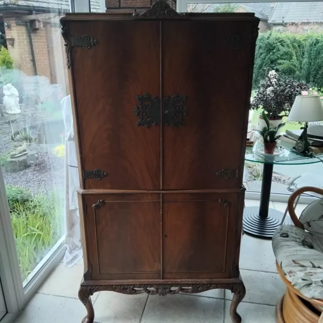 1950s Queen Anne Style Drinks Cabinet Light Brown  Walnut Veneer In VGC