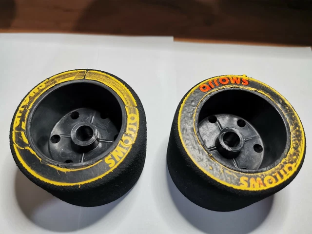 Paire De Pneus Arrière Vintage Arrows Jaune - Échelle 1/8 - Compatible SG MKII - Pour Voitures Radiocommandées