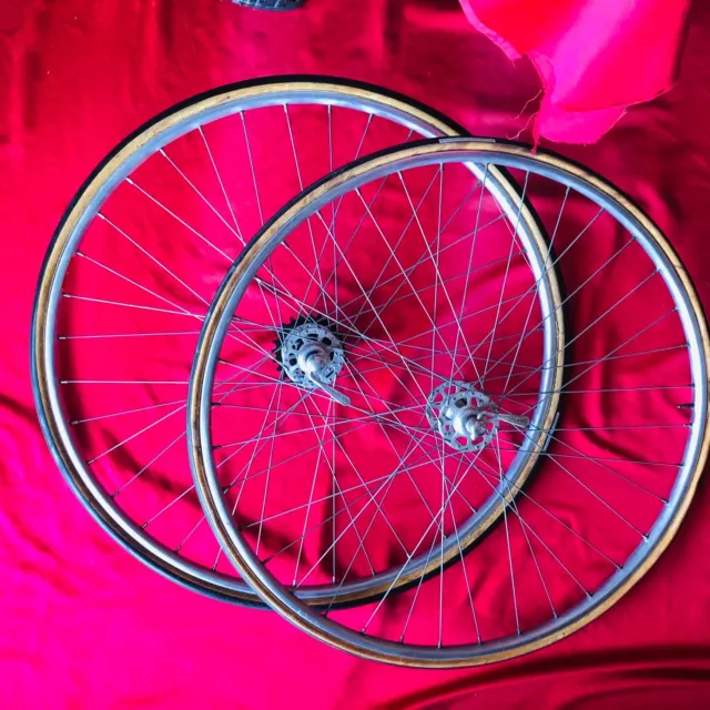 Roues vintages" MAVIC"/ moyeux ALPIN  3000/ ATOM 5 vitesses / BOYAUX 700 C ( TBE