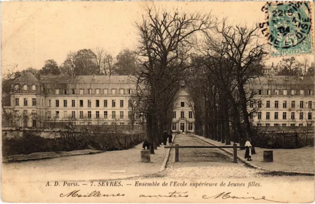 CPA SEVRES Ensemble de l'Ecole Superieure de Jeunes Filles (1322278)