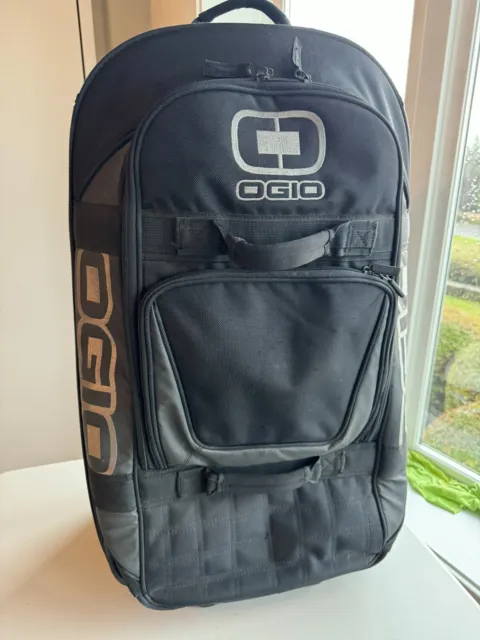 Ogio Wheeled Rolling Suitcase Luggage Black Bag Gear Travel 28"