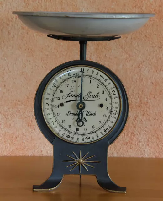 alte antike Waage Küchenwaage Tellerwaage Family Scale Gusseisen