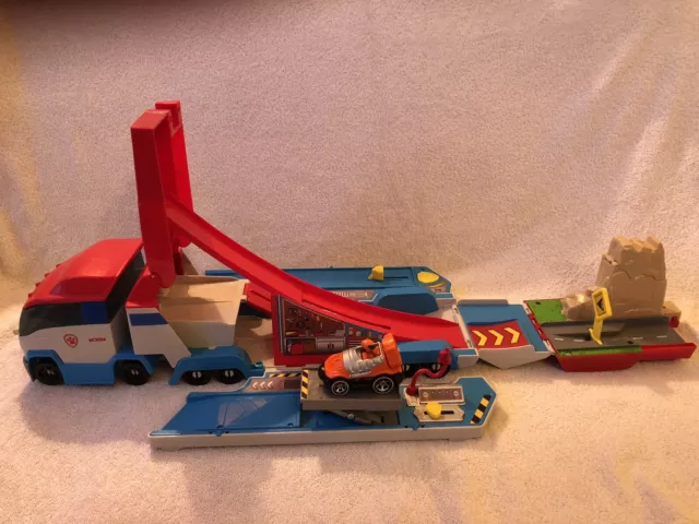 Paw Patrol 2 In 1 Launch N Haul Patroller Truck  Play-set & Zuma Die Cast Car