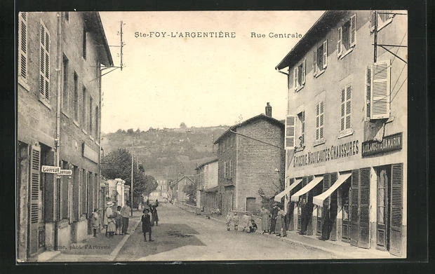 CPA Sainte-Foy-l´Argentiére, Rue Centrale