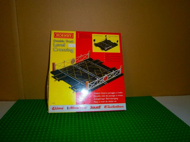 Hornby R636 DOPPELSPUR EBENENÜBERQUERUNG TORE AUTO BARRIEREN NEU VERPACKT