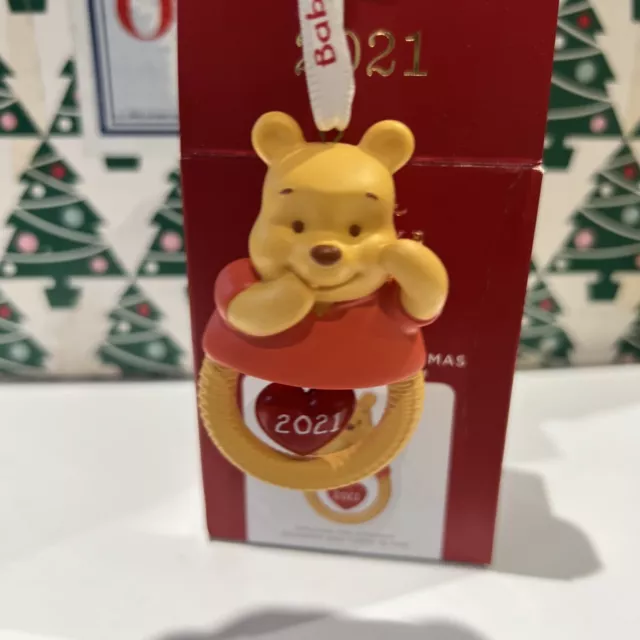 Babys 1st Noël 2021 Disney Poinçon Souvenir Winnie Pooh Ornement Nib