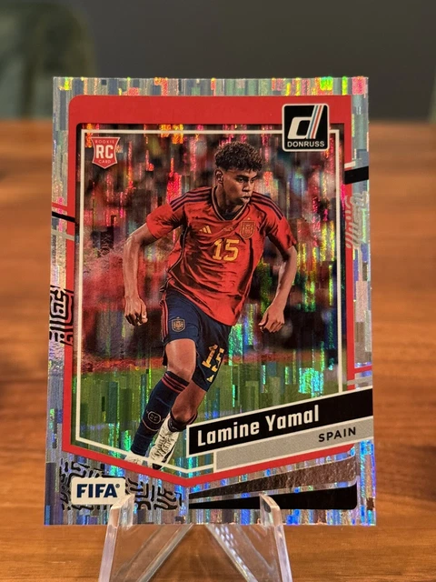 LAMINE YAMAL 2023-24 Panini Select FIFA Field Level RC Pink Prizm