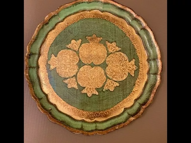 Vintage Florentine Italy Toleware Wooden Tray, green and gold, 11.5' in diameter