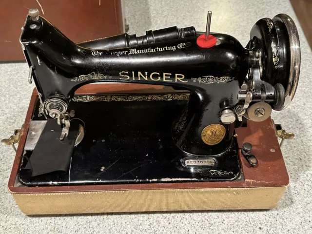 Singer Merritt 2404 Pink Sewing Machine W/Foot Pedal Hard Case & Access  Works!