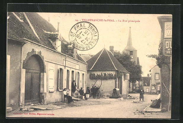 CPA Villefranche-St-Phal, La Rue Principale, porch cap foot lodge and cheva