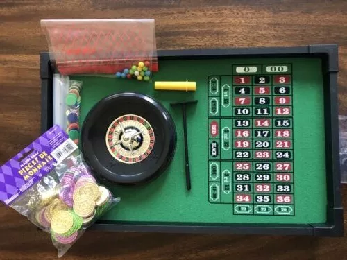 Dave & Busters Roulette Wheel Tabletop Game Felt Covered Table & Spinning Wheel