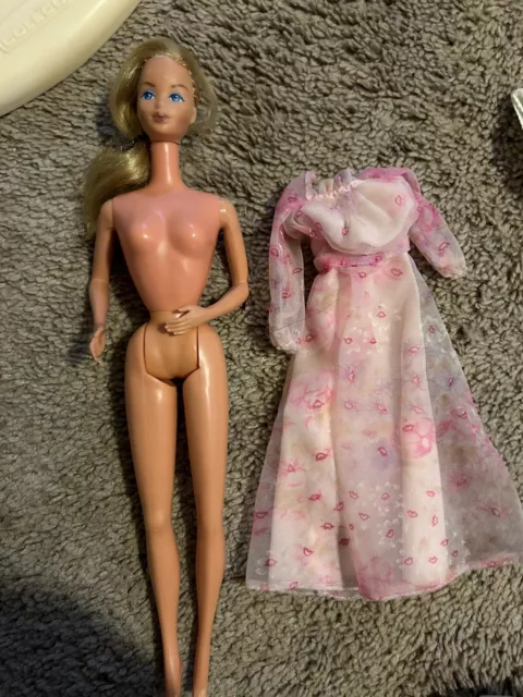 VTG Kissing Barbie Doll 1978 Pink Floral Dress #2597 Mattel Blonde Blue Eyes