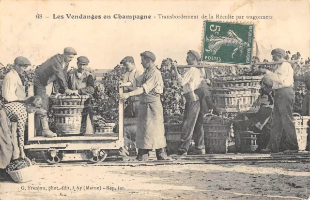 Cpa 51 Les Vendanges En Champagne Transbordement De La Recolte Par Wagonnets