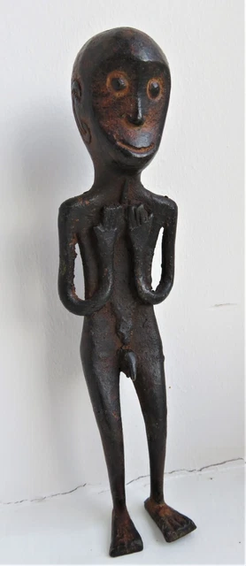 Figura Virility Papua Nuova Guinea In Metallo Fuso. Con Decorazione Coccodrillo In Rilievo.