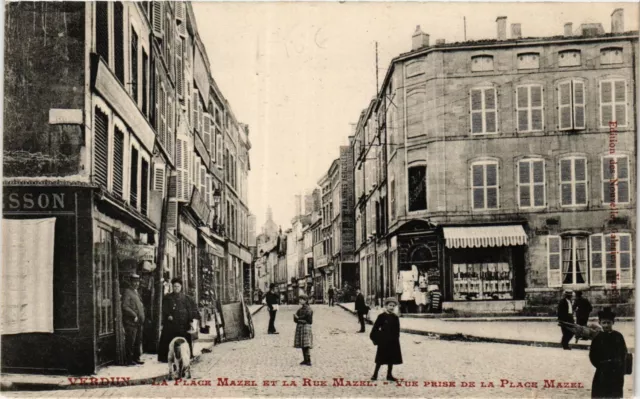 CPA VERDUN - La Place Mazel et la Rue Mazel. - Vue prise de la Place (432163)