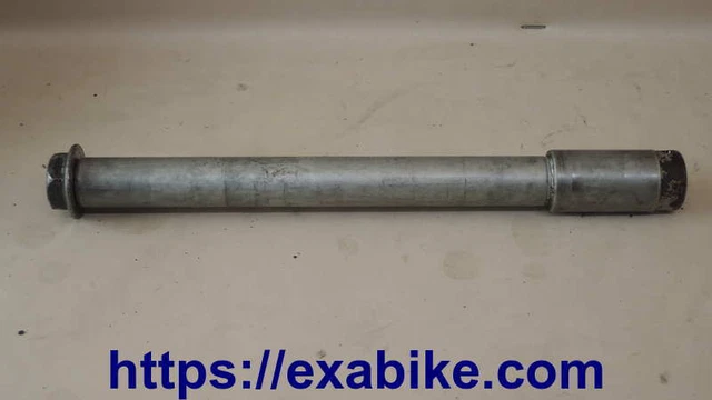 axe de roue avant pour Honda CBF500  de 2004 a 2007 (CB500F)
