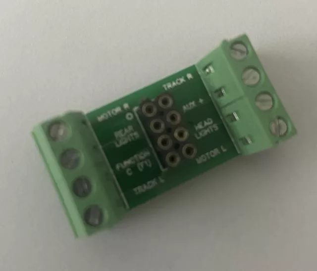 DCC 8 pin decoder connector with screw fitting.