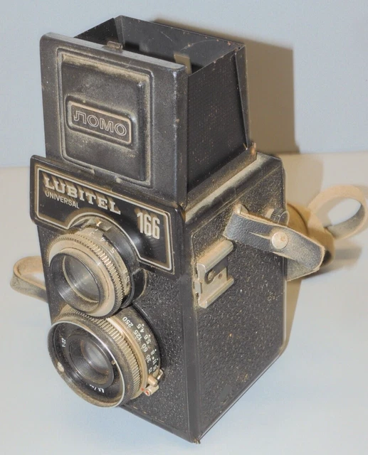 Appareil photo vintage soviétique Lubitel 2 avec son étui