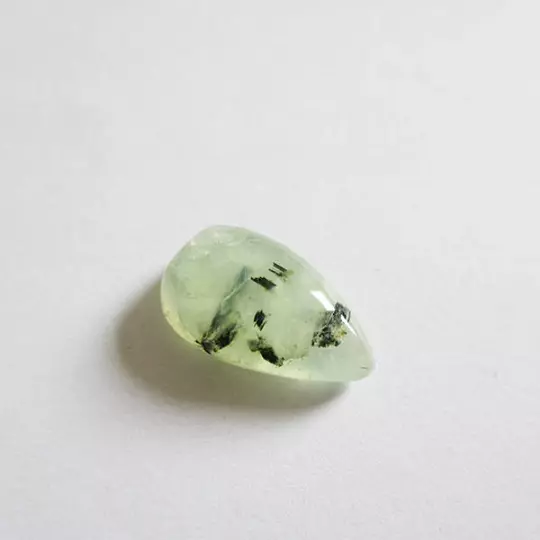 Préhnite cabochon pierre fine 19x11x7mm gemme multicolore reiki chakra plexus