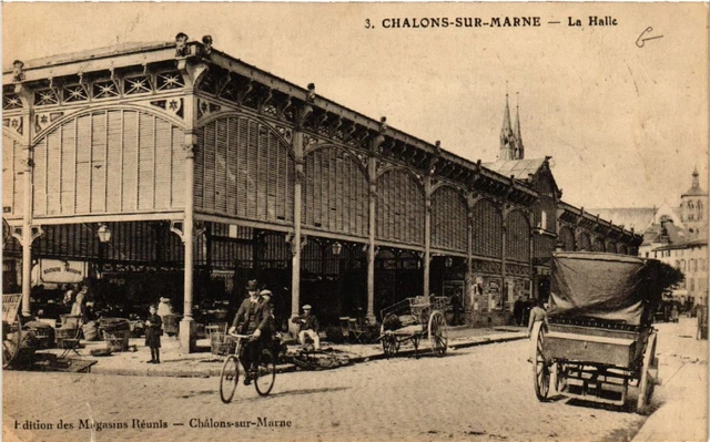 CPA AK CHALONS-sur-MARNE La Halle (491761)