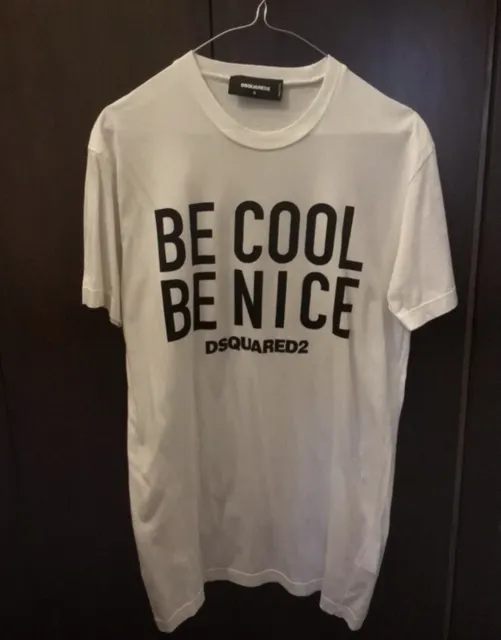 Maglietta Dsquared “Be Cool Be Nice”, presa da LuisaViaRoma, indossata una volta