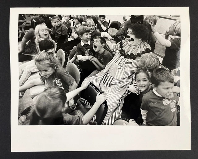 1989 Zurah Shrine Creepy Clown Bloomington MN Shriners Circus VTG Press Photo