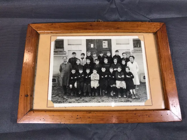 Ancien cadre photo en bois avec vitre et photo de classe années 1950 vintage