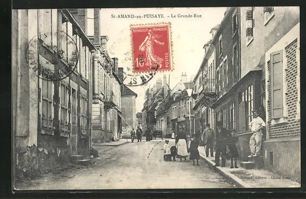 CPA St-Amand-en-Puisaye, La Grande-Rue, vue de la rue 1908