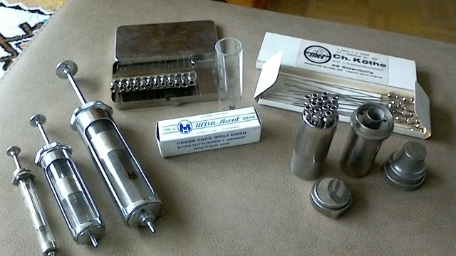 Spritzen aus Glas + Kanülen aus Metall   wiederverwendbar!   sterilisierbar! 