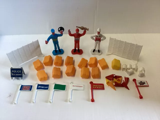Scalextric - Vintage Motor Racing Podium Figures + Accessories As Pictures