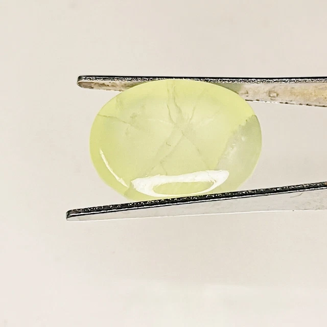 Prehnite naturelle africaine - Ovale 16.99 Carats