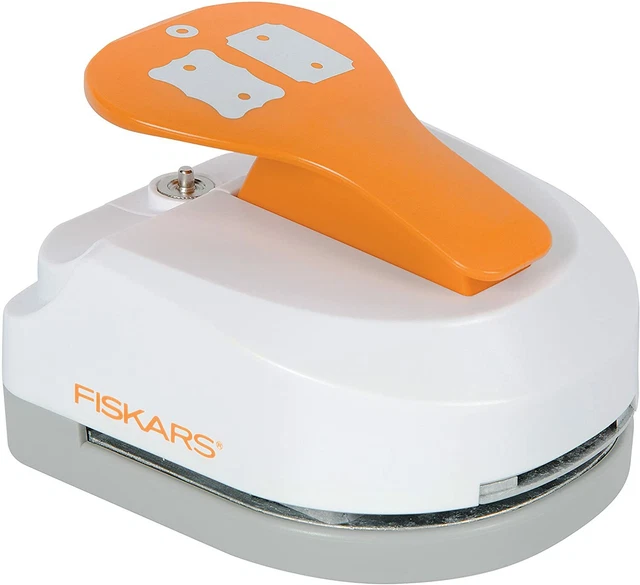 Fiskars: Tag Maker: Herramienta 3 en 1: etiquetas rizadas y de boletos, herramienta sellador de ojales