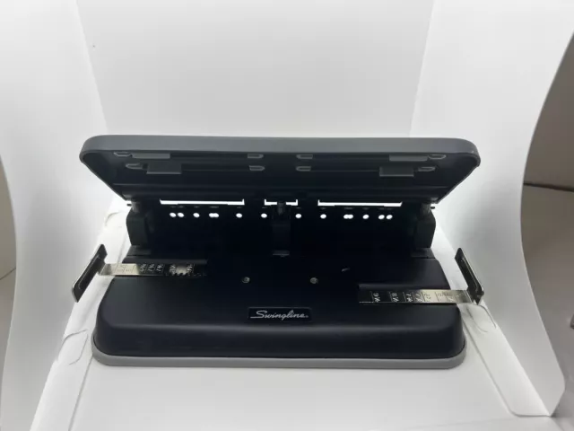 Swingline 74150 3 Hole Punch Adjustable Heavy Duty Black Gray EUC USA Made