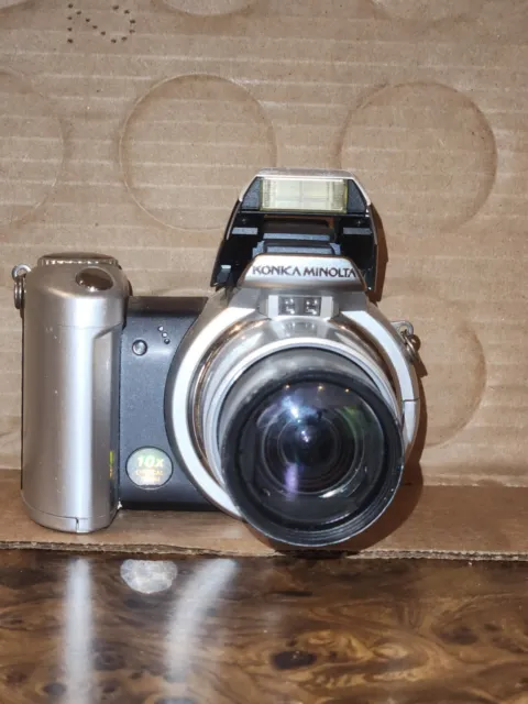 Konica Minolta DiMAGE Z2 4.0MP Digital Camera - Silver