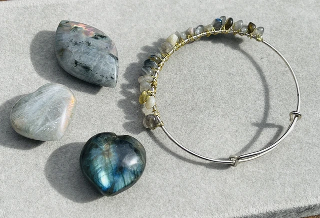Crystal Bundles Labradorite Heart Leaf Carving Bangle Set Gemstone Healing